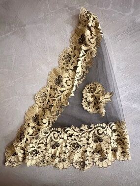 Vintage Gold Alencon Lace Mantilla Veil Spanish Bridal Church Head Covering NWOT